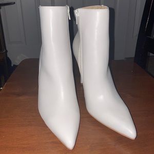 Classic White Heel Boots!